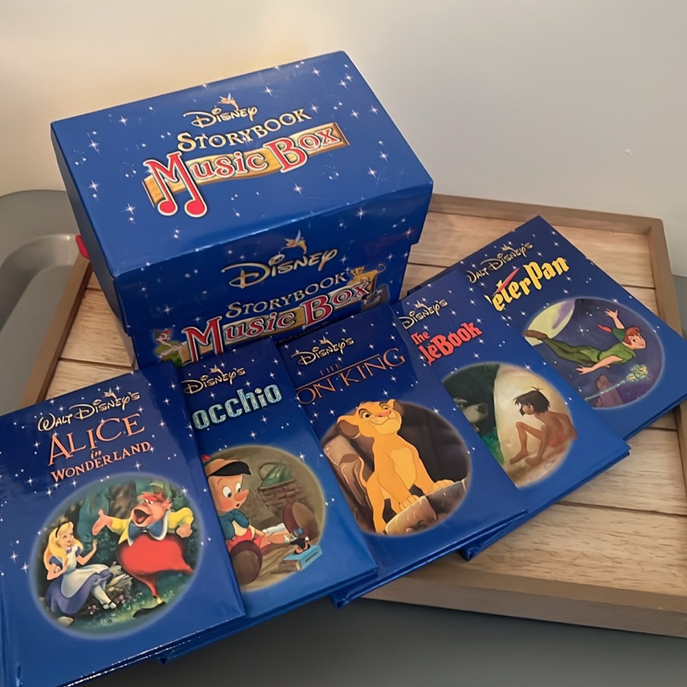 Disney StoryBook Music Box Set📚